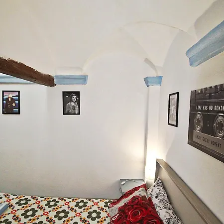 Battubelin, Romantico Borgo Antico 아파트 산레모